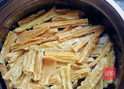 腐竹炒蒜苗的做法图解2