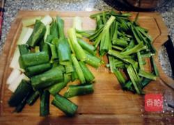 腐竹炒蒜苗的做法图解3