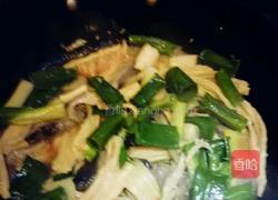 腐竹炒蒜苗的做法图解5