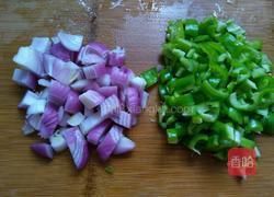 牛肉炒三蔬的做法图解1