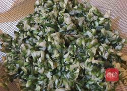 槐花馅饺子的做法图解2