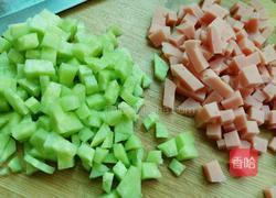 黄瓜玉米火腿炒饭的做法图解3