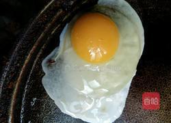 炒荷包蛋的做法图解1