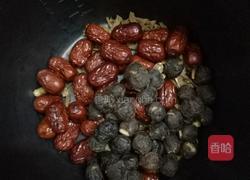 当归红枣鸡蛋汤的做法图解2