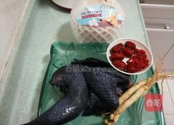 鲜人参乌鸡炖椰王的做法图解1
