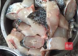 豆腐炖鱼的做法图解1