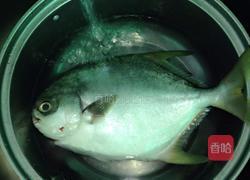 香煎白鲳鱼的做法图解1