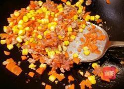 玉米炒肉胡萝卜的做法图解4