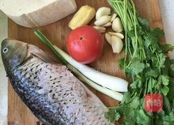 鲤鱼炖豆腐的做法图解2