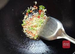 玉米花生炒香肠的做法图解4