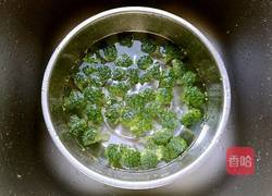 凉拌西兰花的做法图解1