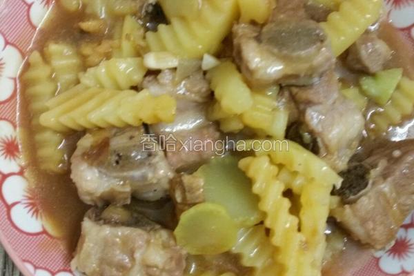 土豆焖排骨