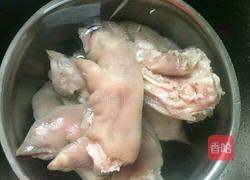 卤猪蹄的做法图解1