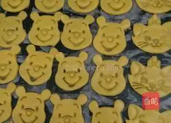 Illustrations of how to make cartoon biscuits 8