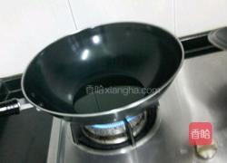 油炸鲫鱼的做法图解1