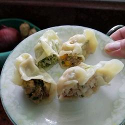 四味饺子(玉米鱿鱼淡菜芹菜)的做法[图]