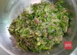 Illustration of how to make four-flavor dumplings (corn, squid, mussels and celery) 5