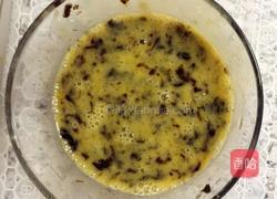 橄榄菜鸡蛋香煎面包片的做法图解1