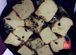 橄榄菜鸡蛋香煎面包片的做法图解4