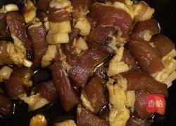 五花肉卤蛋的做法图解1
