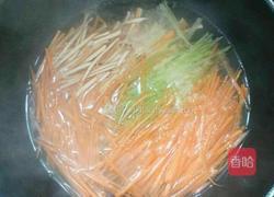 凉拌红绿丝的做法图解2