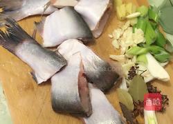 红烧白鲢鱼的做法图解1