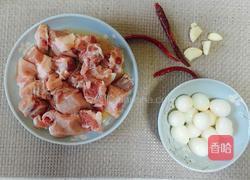 鹌鹑蛋红烧排骨的做法图解2