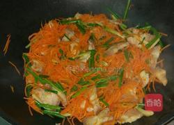 胡萝卜炒五花肉的做法图解7