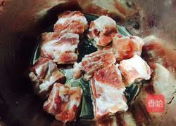 排骨生鱼片粥的做法图解1