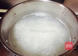 排骨生鱼片粥的做法图解3