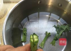 刀功芥兰花的做法图解3