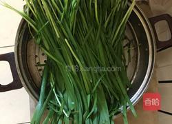 韭菜香菇木耳肉饺子的做法图解1