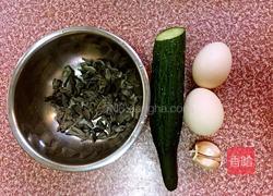 黄瓜木耳炒鸡蛋的做法图解1
