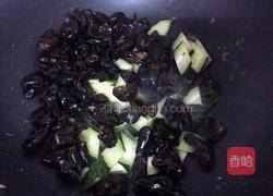 黄瓜木耳炒鸡蛋的做法图解6
