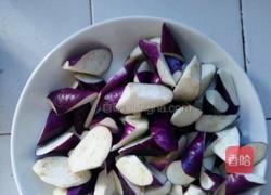 青椒炒茄子的做法图解1