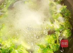 凉拌西兰花木耳的做法图解3