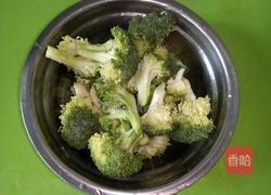 西红柿胡萝卜炒西兰花的做法图解1