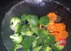 西红柿胡萝卜炒西兰花的做法图解5