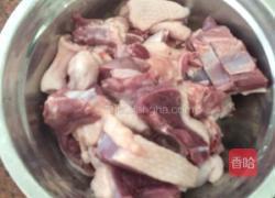 土豆焖鸭的做法图解1