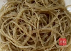 豆芽炖粉条的做法图解2
