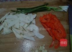 山药木耳炒虾仁的做法图解1