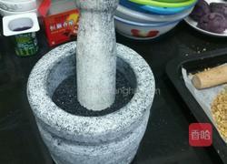 芝麻拌核桃的做法图解6