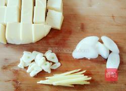 鸡蛋豆腐鲫鱼汤的做法图解3