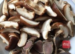 香菇炒鸭胗的做法图解1