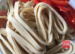 鸡胸肉炒千张的做法图解1