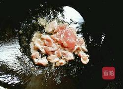 小蘑菇炒肉片(无盐无味精版)的做法图解6