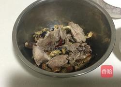 红菇鸭肉汤的做法图解2