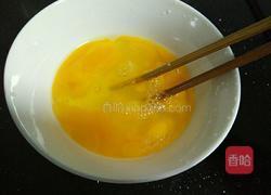 火腿葱花炒鸡蛋的做法图解2