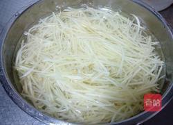 尖椒土豆丝的做法图解1
