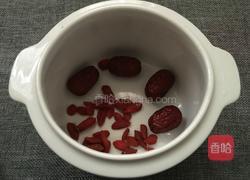 红枣枸杞炖鸡蛋的做法图解2